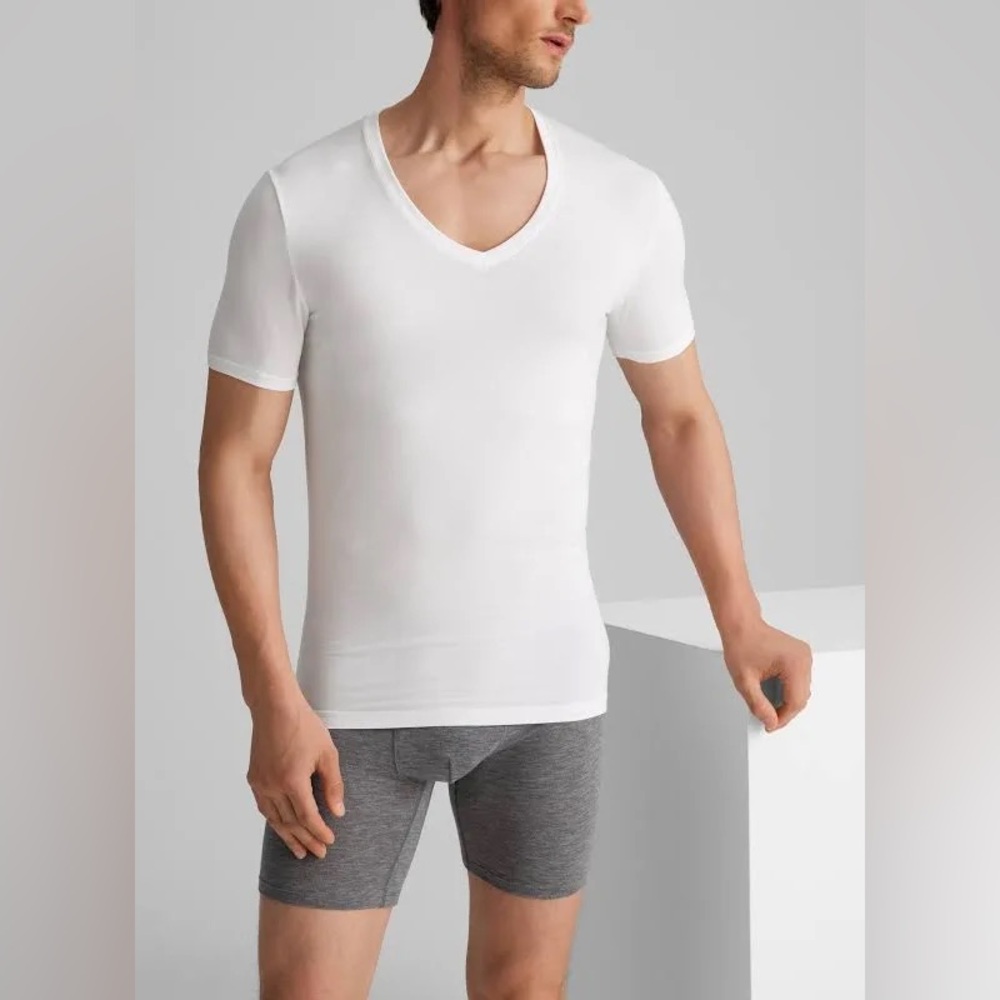 TOMMY JOHN men’s Cool Cotton V-Neck 
Stay-Tucked Undershirt